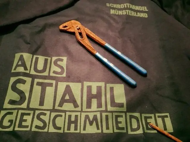 Pullover mit dem Aufdruck „Aus Stahl geschmiedet“ und „Schrotthandel Münsterland“, darauf eine rostige Wasserpumpenzange